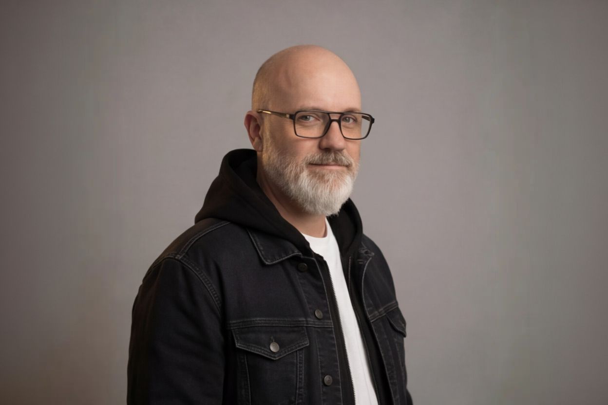 +OA | Oscar Álvarez · Creativo Estratégico