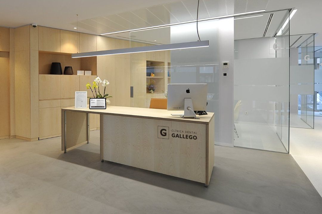 Clínica Dental Gallego | ReBranding · Rotulación interior