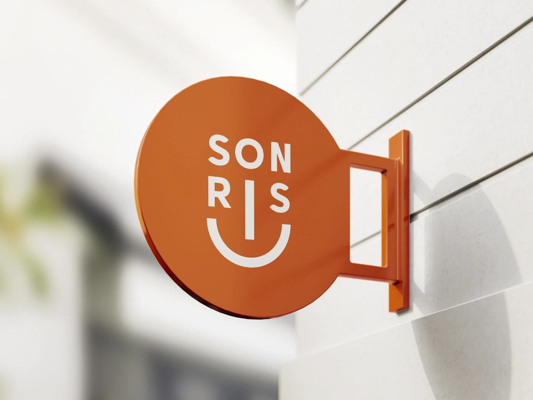 Clínica Dental Sonris | Branding · Rotulación