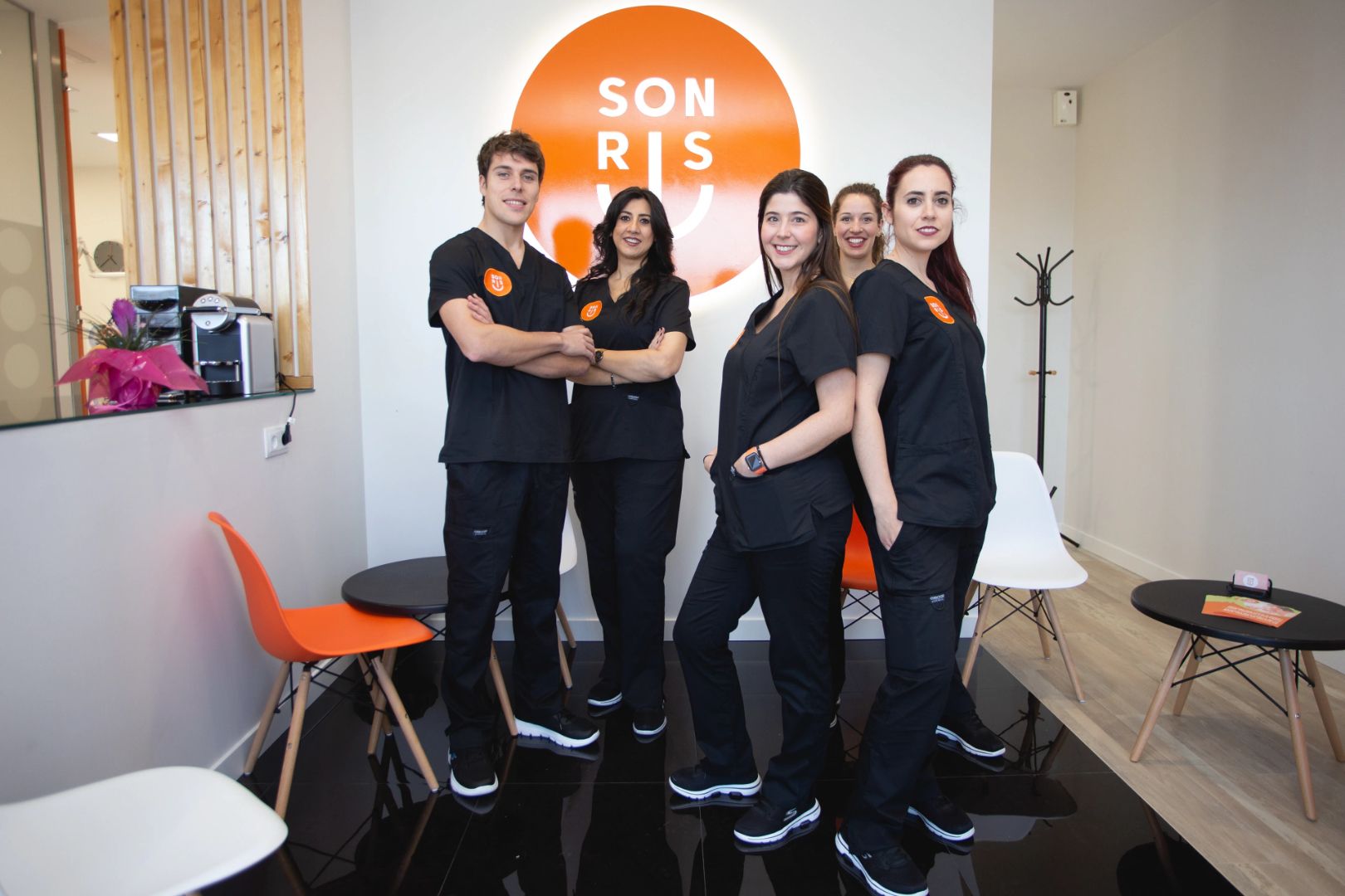 Clínica Dental Sonris | Branding · Equipo